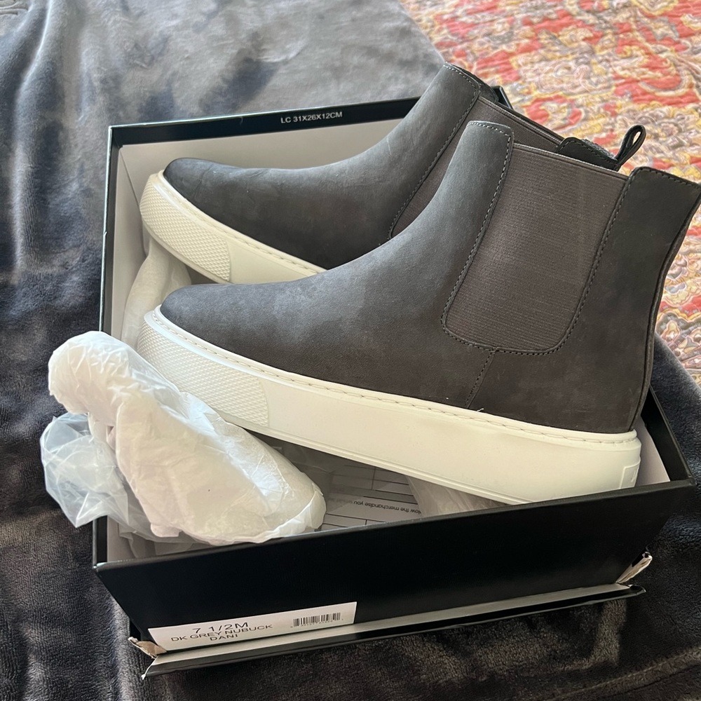 J slides booties